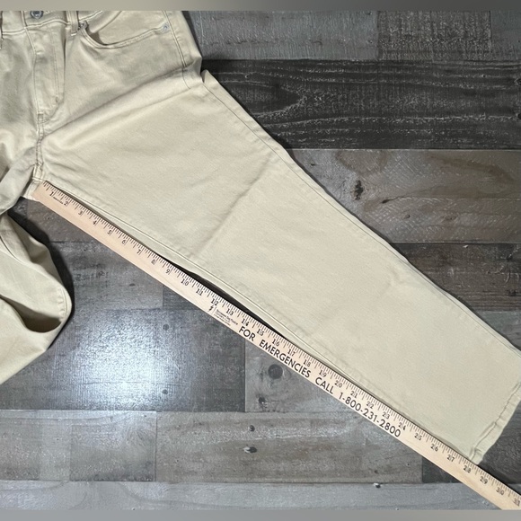 Levi's Women's Classic Straight Stretch Mid Rise Color Safari (Beige) Size 12 - Picture 4 of 12